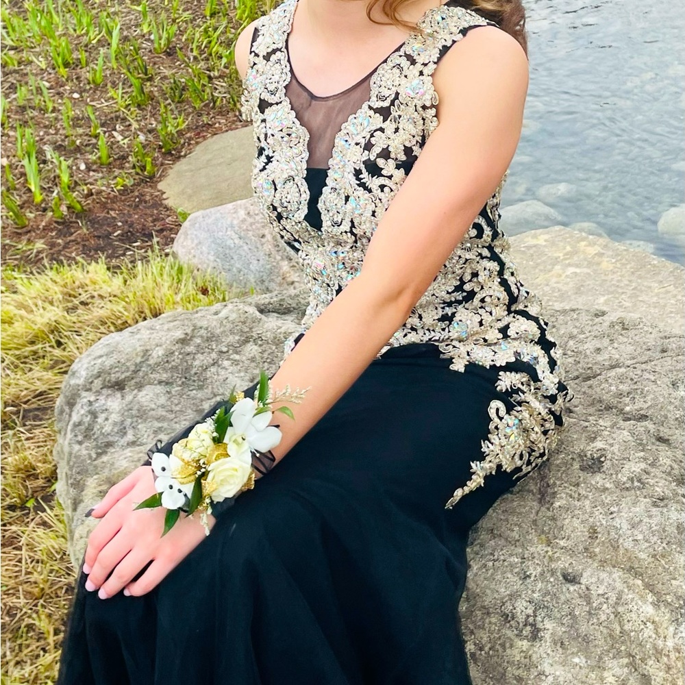 Black and gold mermaid style prom dress, xs